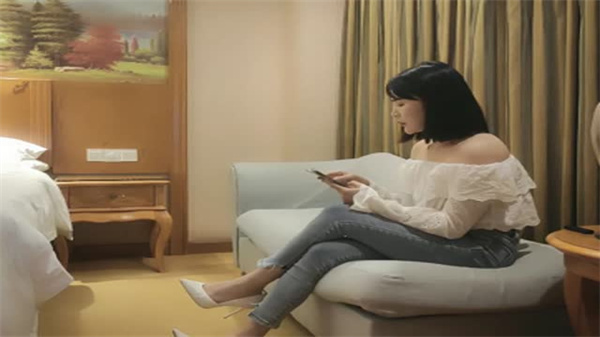 私约极品外围嫩妹，漂亮骚货欲火焚身求猛操！